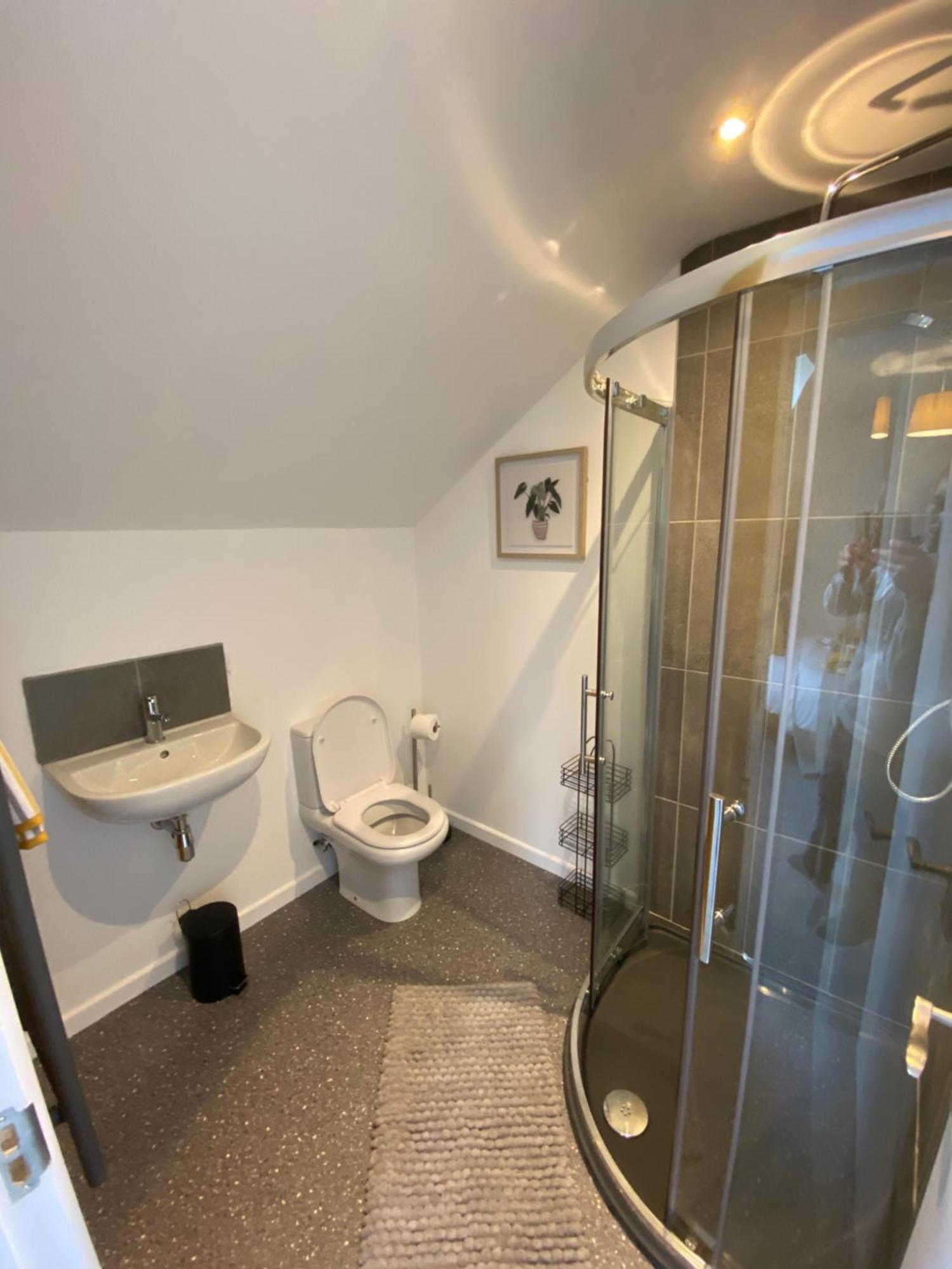 Modern Studio Apartment Set Beneath The Black Mountains A Stones Throw From The Offas Dyke Path Clodock Buitenkant foto