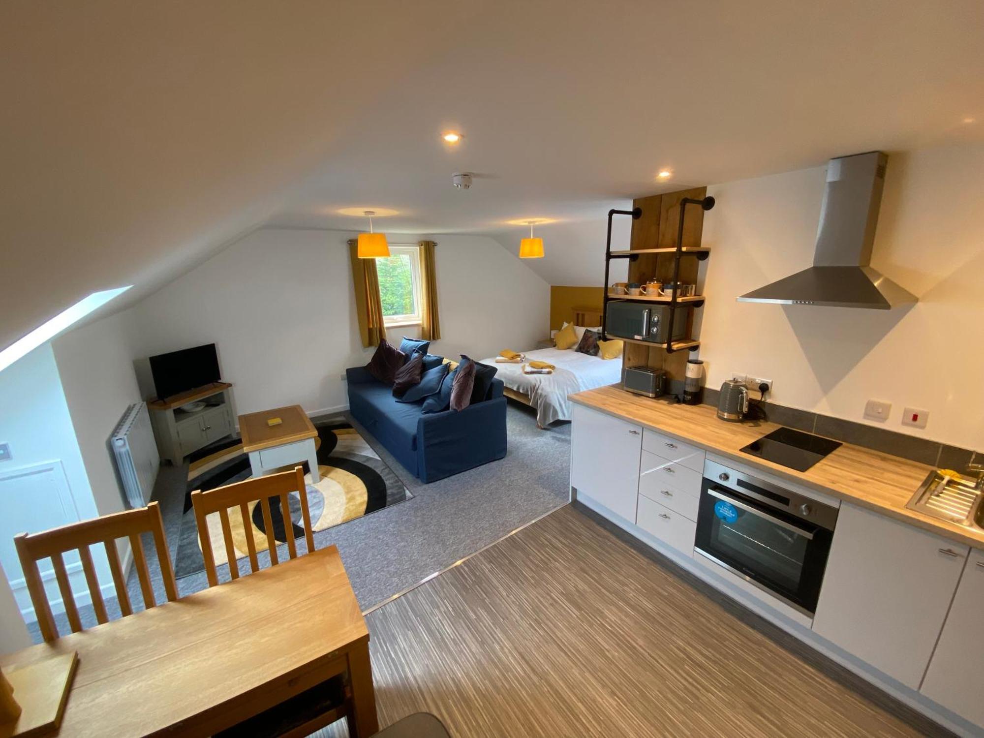 Modern Studio Apartment Set Beneath The Black Mountains A Stones Throw From The Offas Dyke Path Clodock Buitenkant foto